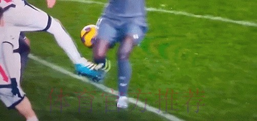 皇马队长朝裁判大喊:这是点球!我手臂差点被拽断